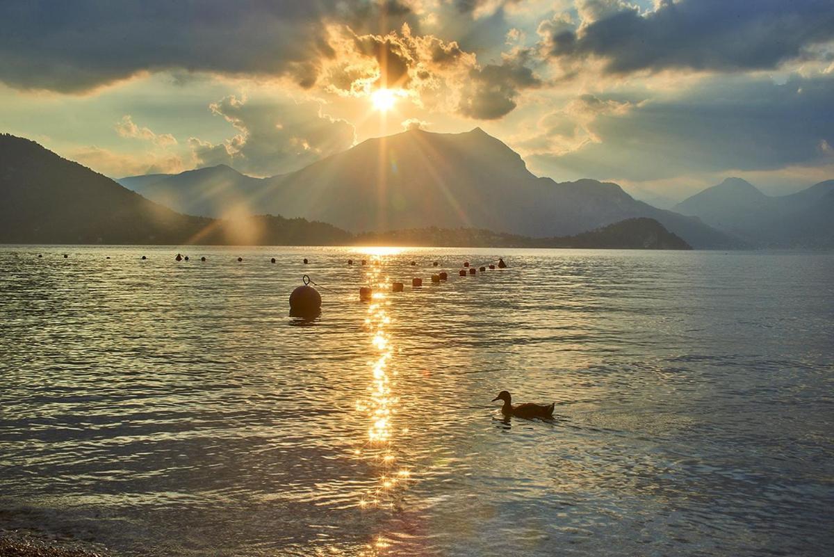 Window On The Lake 바레나 외부 사진